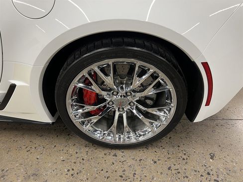 Used 2016 Chevrolet Corvette Z06 w/ 3LZ Preferred Equipment Group image 9