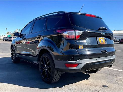 Used 2017 Ford Escape SE w/ Equipment Group 201A image 4