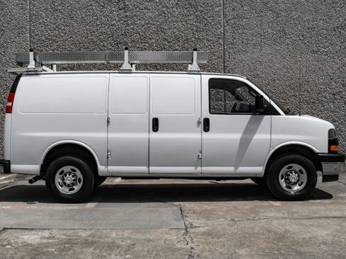 Used 2022 Chevrolet Express 2500 w/ Driver Convenience Package RWD image 9