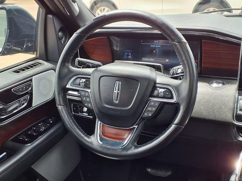Certified 2022 Lincoln Navigator Reserve AWD/4WD image 8