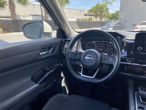 Used 2022 Nissan Pathfinder SV FWD image 3