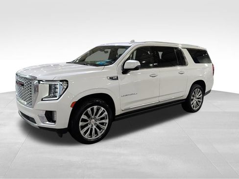 Used 2022 GMC Yukon XL Denali w/ Denali Premium Package image 4