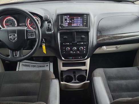 Used 2019 Dodge Grand Caravan SE FWD image 25