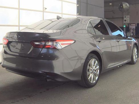 Used 2019 Toyota Camry LE image 4