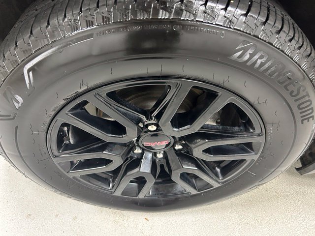 Used 2024 GMC Sierra 1500 Elevation w/ Elevation Premium Package AWD/4WD image 9