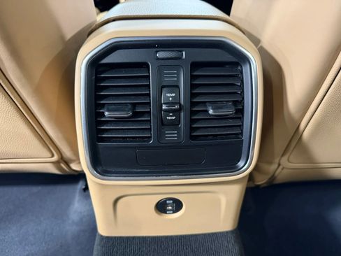 Used 2018 Porsche Macan AWD/4WD image 21