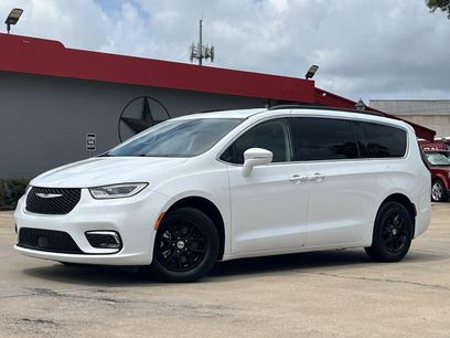Used 2022 Chrysler Pacifica Touring-L
