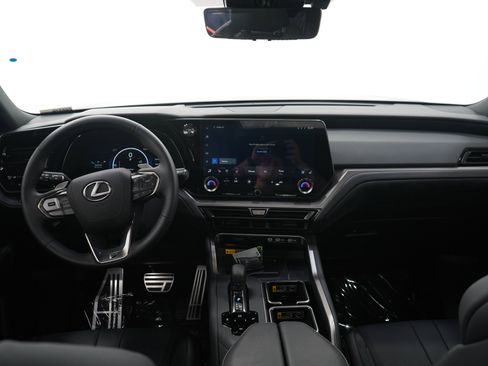 Used 2025 Lexus TX 500h AWD image 18