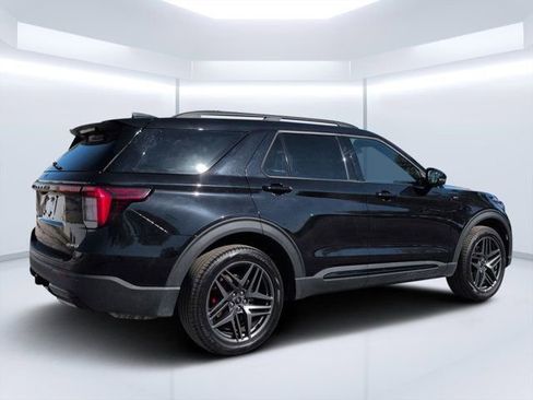 Used 2025 Ford Explorer ST-Line w/ ST-Line Street Pack AWD/4WD image 3