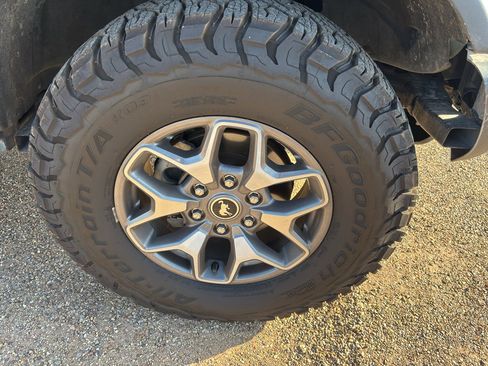 Used 2023 Ford Bronco Badlands image 9