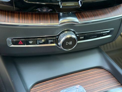 Certified 2024 Volvo XC60 T8 Ultimate w/ Protection Package Premier AWD/4WD image 34