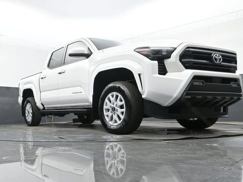 Used 2025 Toyota Tacoma SR5 RWD image 22