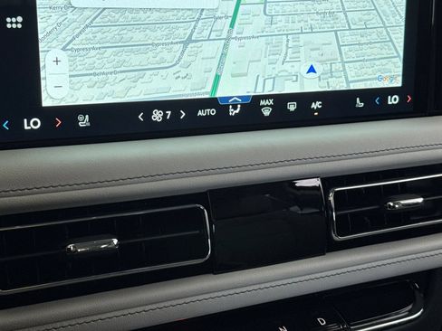 New 2026 Lincoln Aviator AWD w/ Jet Appearance Package image 17