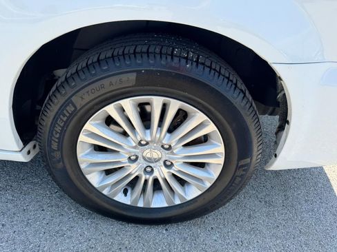 Used 2014 Chrysler Town & Country Limited w/ Luxury Group FWD image 7