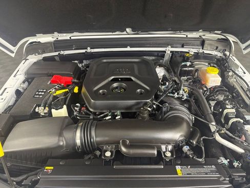Used 2025 Jeep Wrangler Unlimited Sport AWD/4WD image 6