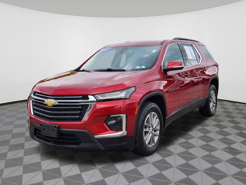 Used 2023 Chevrolet Traverse LT FWD image 2