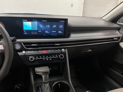 Used 2025 Hyundai Sonata SE FWD image 18