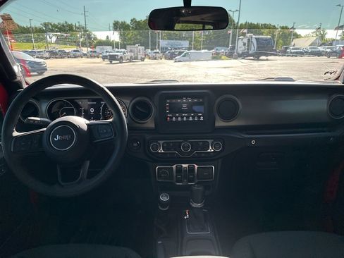 Used 2023 Jeep Gladiator Sport AWD/4WD image 10