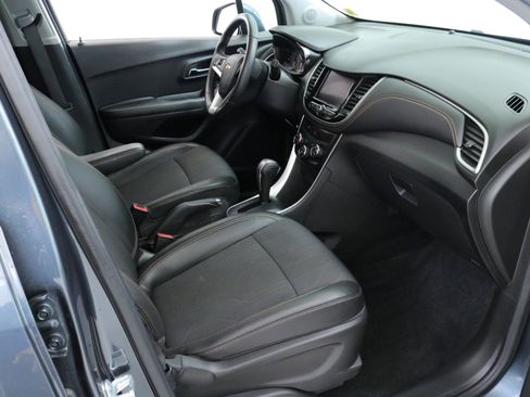 Certified 2022 Chevrolet Trax LT w/ LT Convenience Package image 31