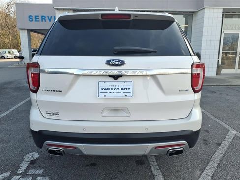 Used 2017 Ford Explorer Platinum image 3