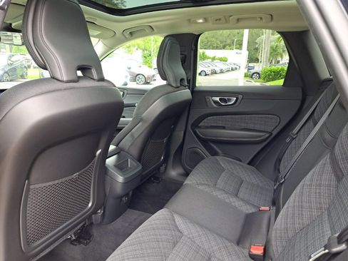 Used 2023 Volvo XC60 B5 Core image 7