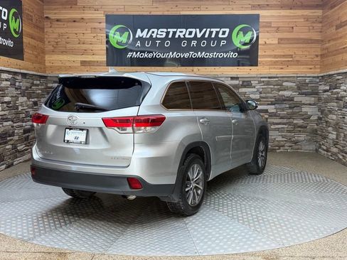 Used 2018 Toyota Highlander XLE AWD/4WD image 25