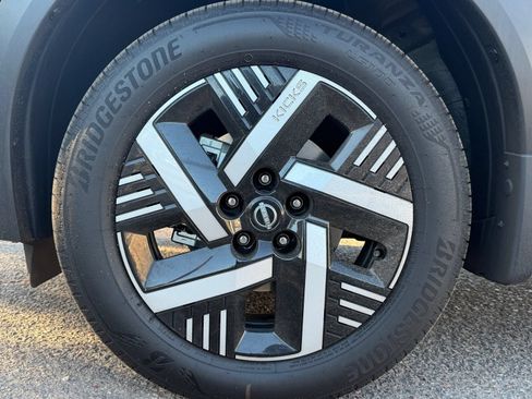 New 2026 Nissan Kicks SV w/ SV Premium Package FWD image 10