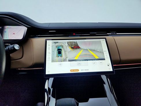 Certified 2025 Land Rover Range Rover Sport SE image 23