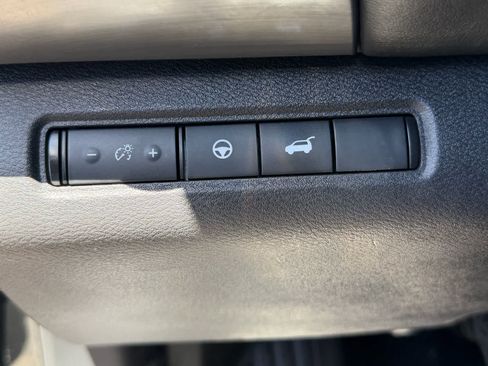 Used 2022 Nissan Pathfinder SL FWD image 13