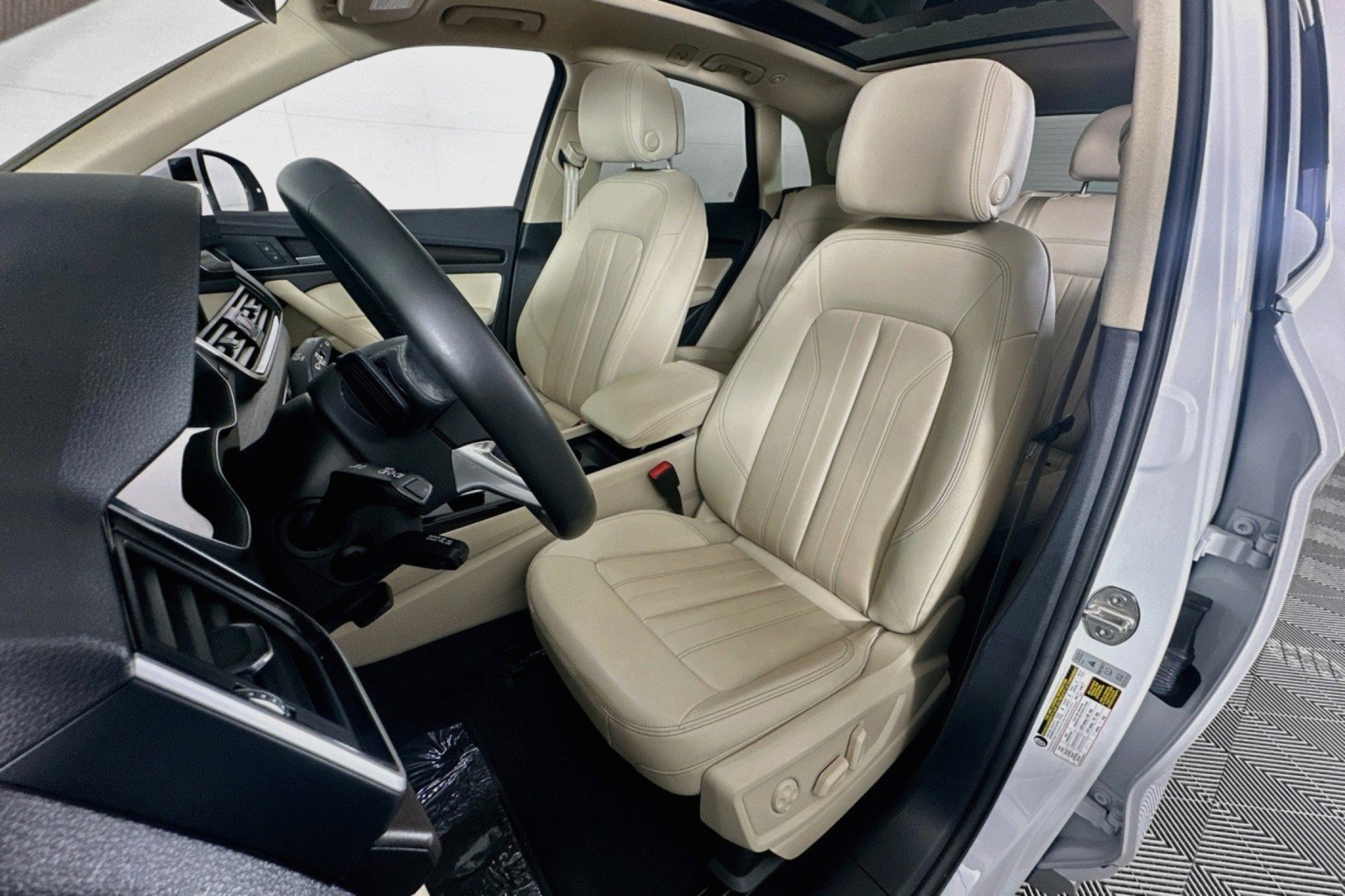 Used 2023 Audi Q5 2.0T Premium w/ Convenience Package AWD/4WD image 17
