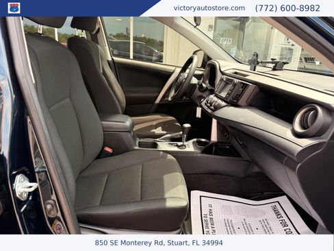 Used 2018 Toyota RAV4 LE FWD image 7