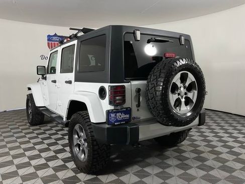 Used 2018 Jeep Wrangler Unlimited Sahara w/ Connectivity Group image 5