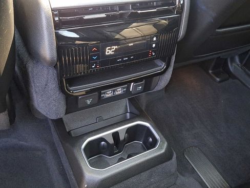 Used 2023 Jeep Wagoneer Series II AWD/4WD image 11