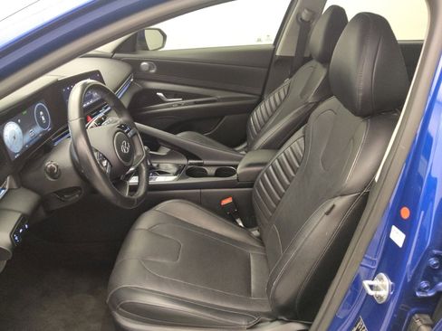 Used 2021 Hyundai Elantra Limited image 17