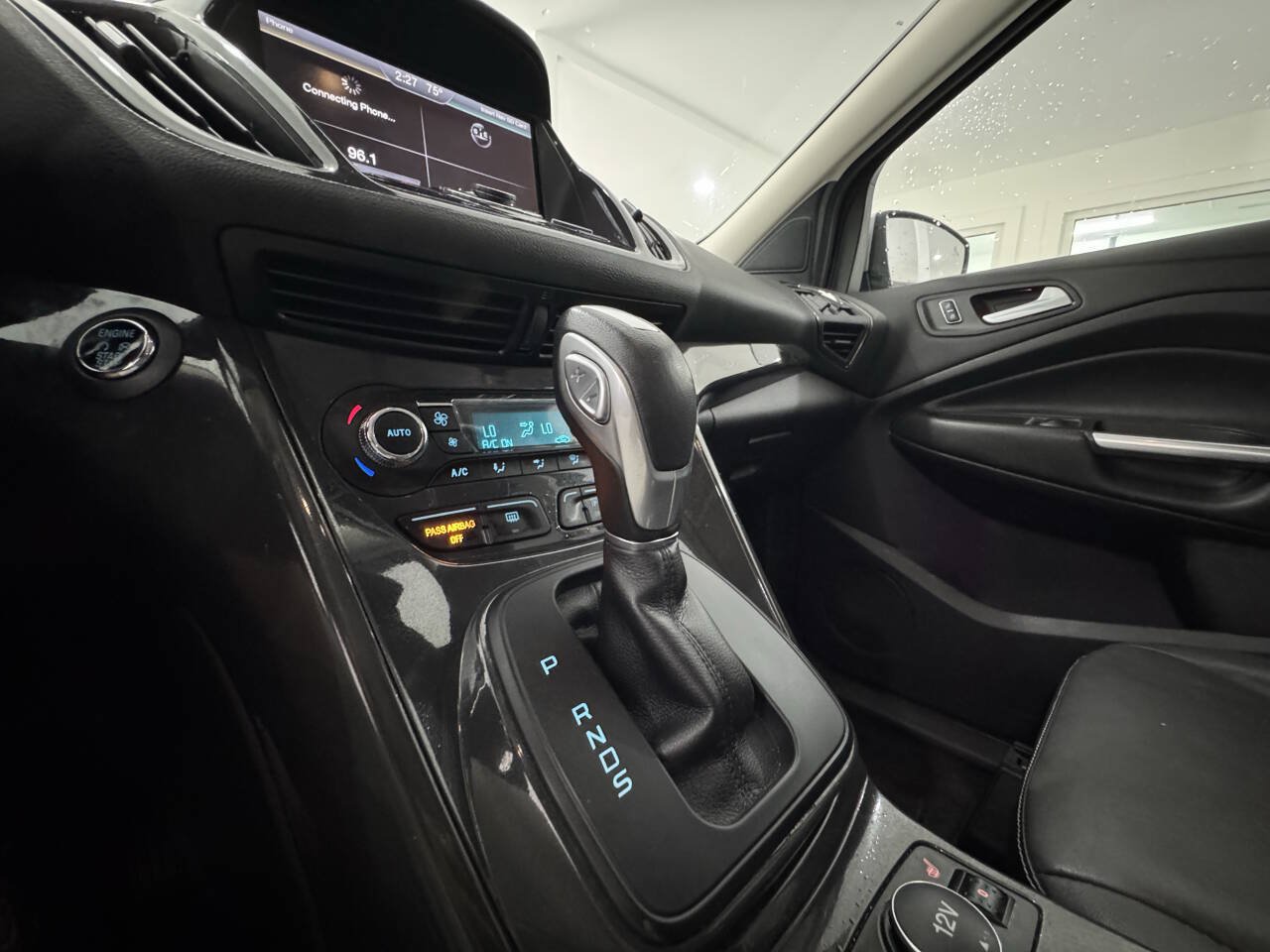 Used 2015 Ford Escape Titanium w/ Equipment Group 301A AWD/4WD image 30
