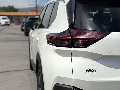 Used 2021 Nissan Rogue SV AWD/4WD image 14