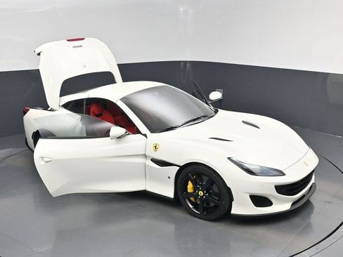 Used 2020 Ferrari Portofino RWD image 19