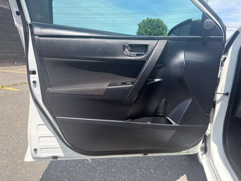 Used 2019 Toyota Corolla LE FWD image 18