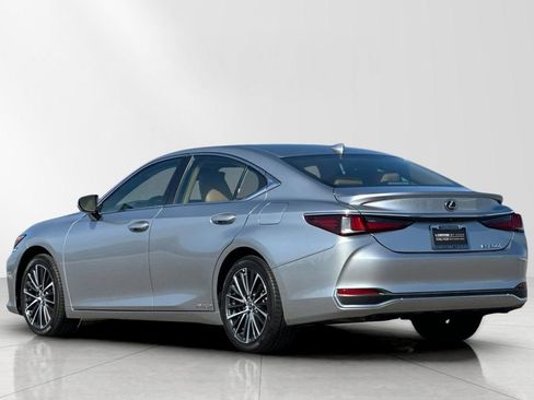 Certified 2022 Lexus ES 300h w/ Premium Package FWD image 4