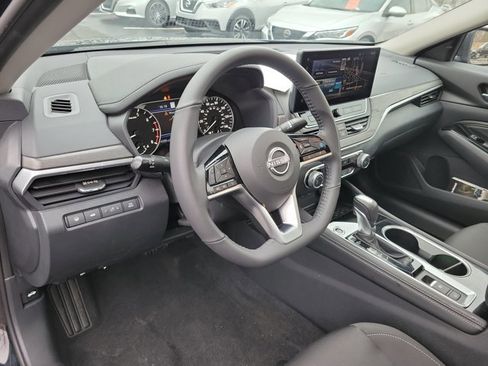 Certified 2023 Nissan Altima 2.5 SV w/ SV Premium Package image 6