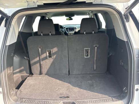 Used 2023 GMC Acadia SLE w/ Driver Convenience Package image 11