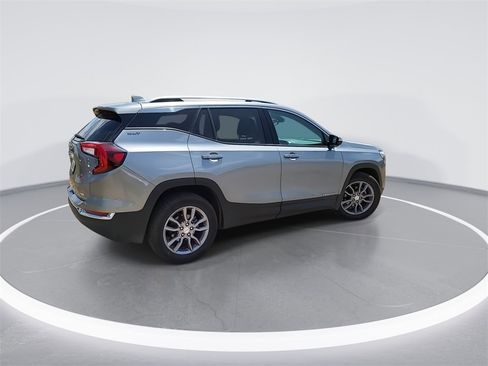 Used 2024 GMC Terrain SLT image 8