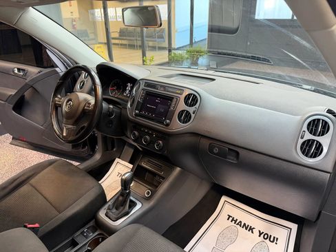 Used 2017 Volkswagen Tiguan Limited w/ Premium Package image 25
