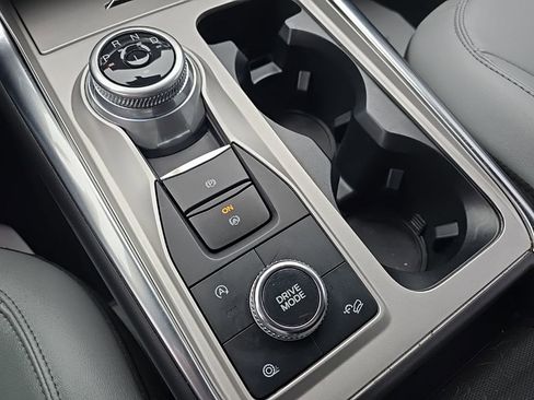 Used 2021 Ford Explorer XLT w/ Equipment Group 202A image 22