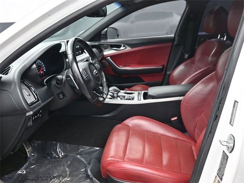 Used 2020 Kia Stinger GT2 image 10