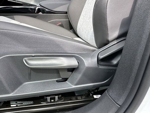 New 2025 Volkswagen ID.4 Pro image 16