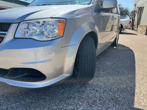 Used 2016 Dodge Grand Caravan SXT w/ Rear Park Assist Package image 3