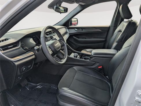 Used 2023 Jeep Grand Cherokee Altitude AWD/4WD image 15