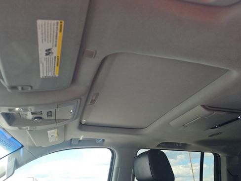 Used 2017 Chevrolet Suburban Premier AWD/4WD image 15