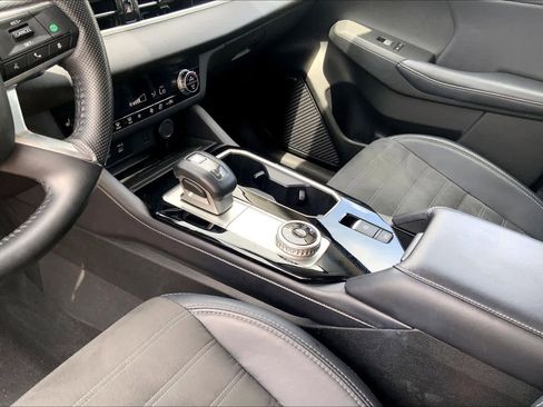 Used 2025 Mitsubishi Outlander SE FWD image 16